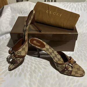 Gucci Sandal 9.5 BRAND NEW! Never worn.  Shoe box & dust covers included.
